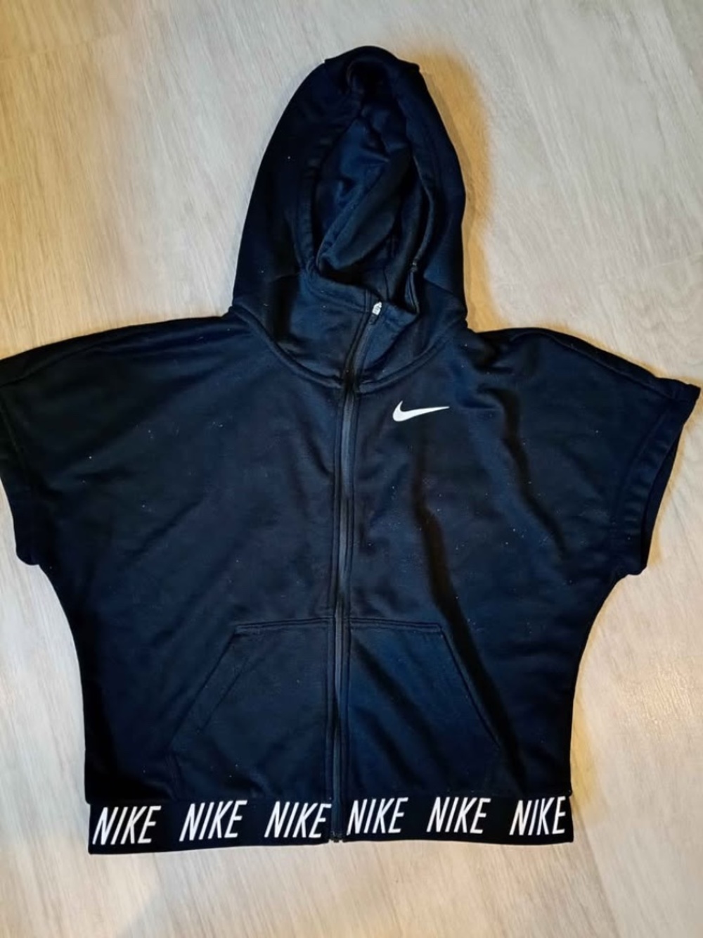 NIKE